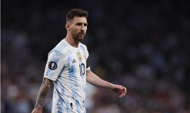 剪刀“剖身”自证，终究还是人比机器人的戏多｜封面评论